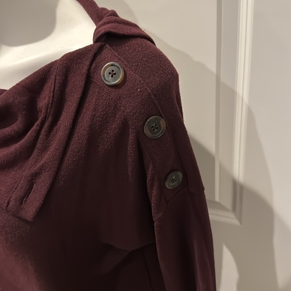 Women's long sleeve cowl neck top with button detail. Size Medium - Picture 3 of 5